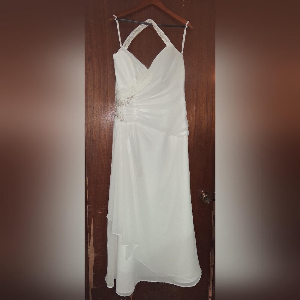 Raylia Designs Elegant White Wedding Dress